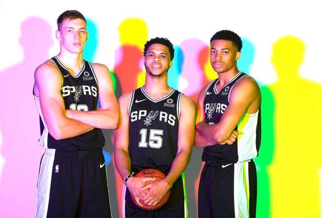 第三人跑动 第三人跑动